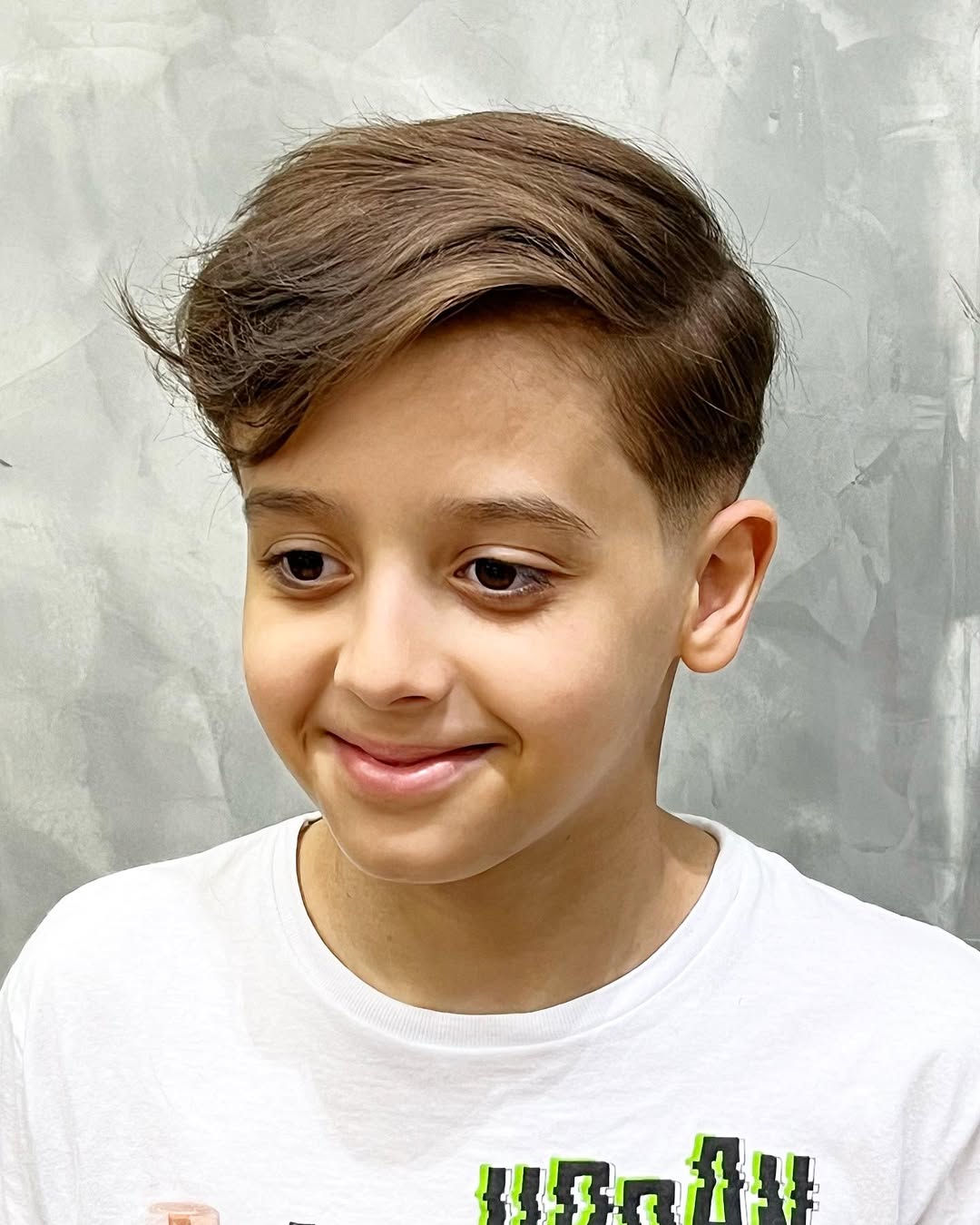 Corte infantil estiloso na Barbearia Leans